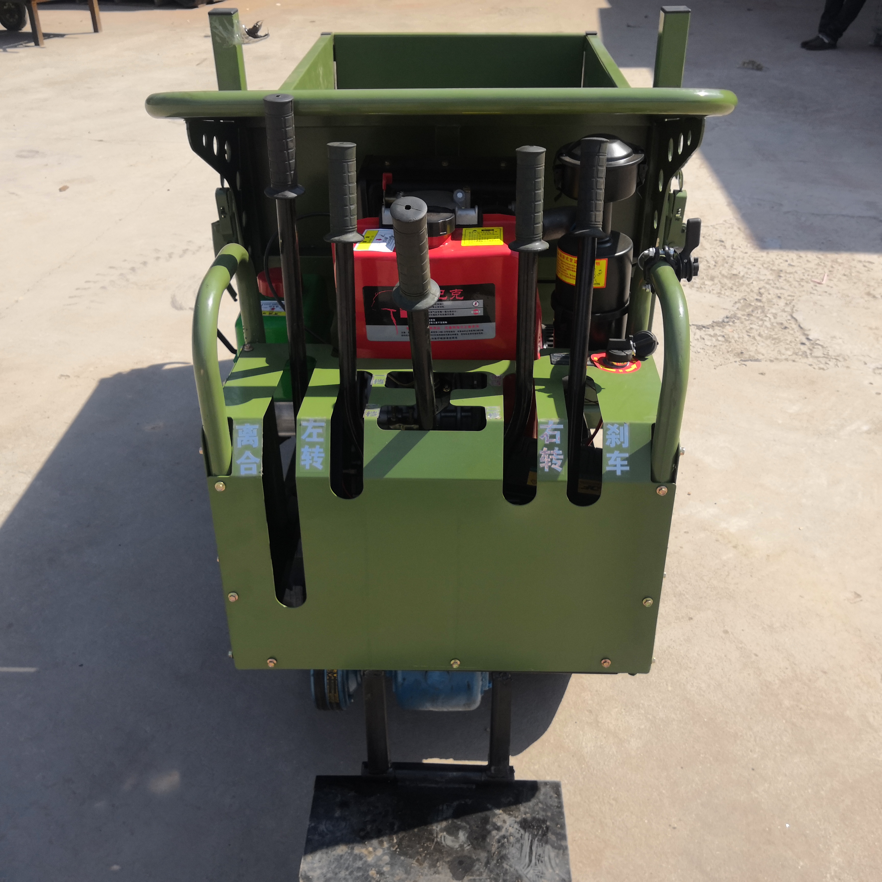 Hydraulic Mini Crawler Dumper , Self Loading Mini Dumper 0.8T Horsepower