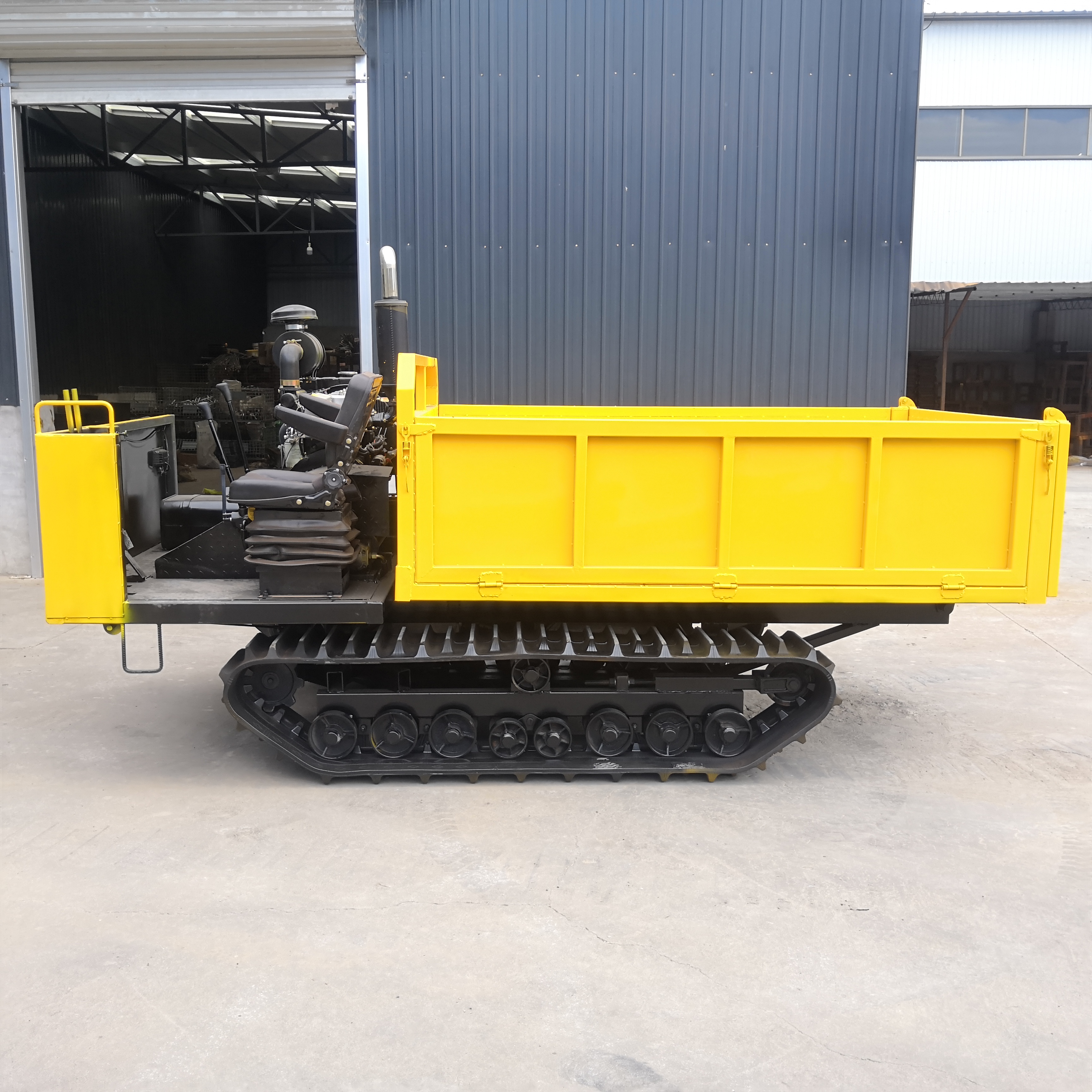 4 Tons Walk Type Small Tracked Transport Vehicle Yellow Color Long Life